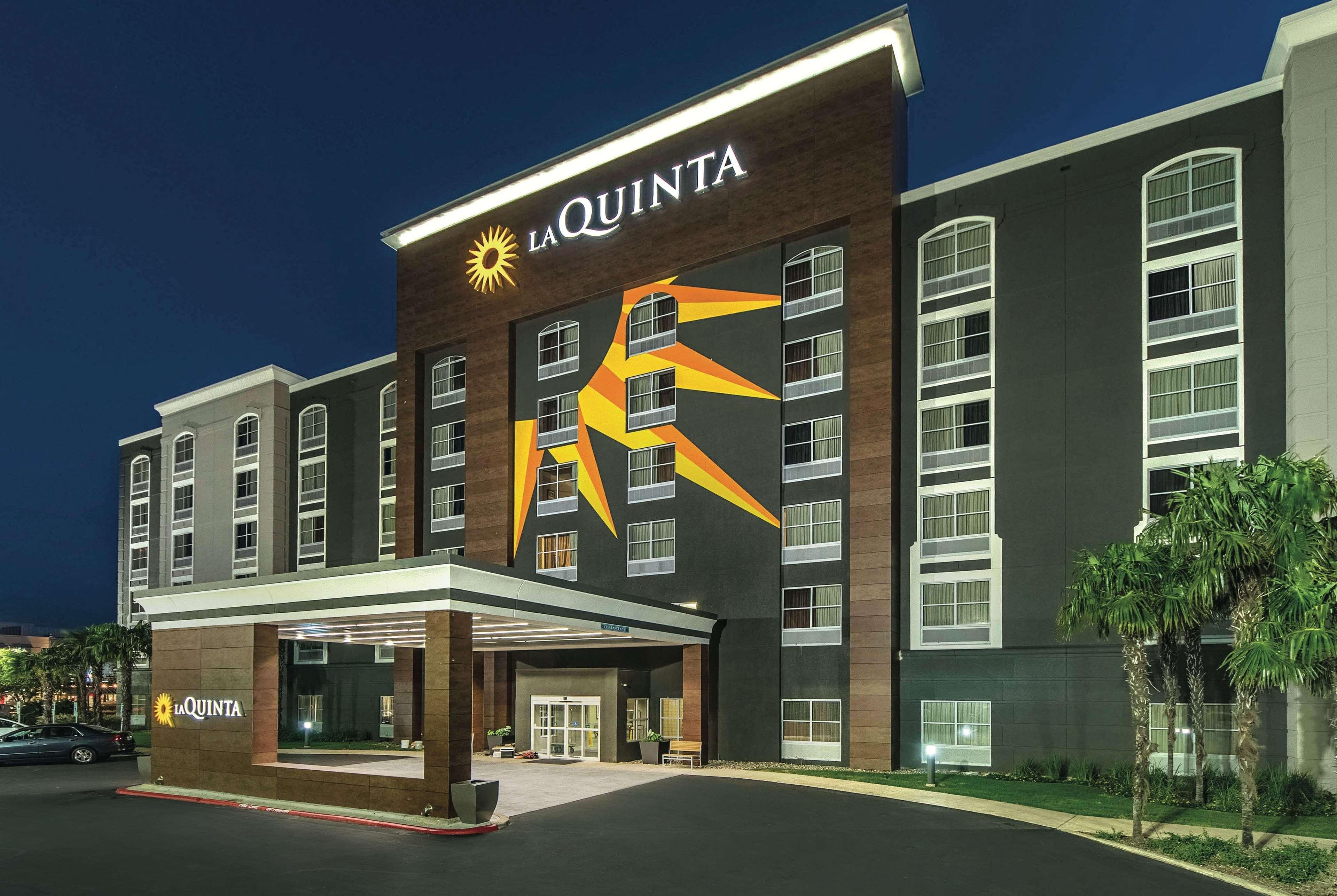La Quinta Inn & Suites By Wyndham San Antonio Downtown Екстер'єр фото